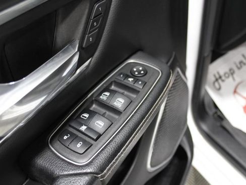 Used 2023 RAM 1500 Laramie AWD/4WD image 15