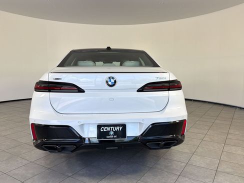 Certified 2025 BMW 760i xDrive AWD/4WD image 10