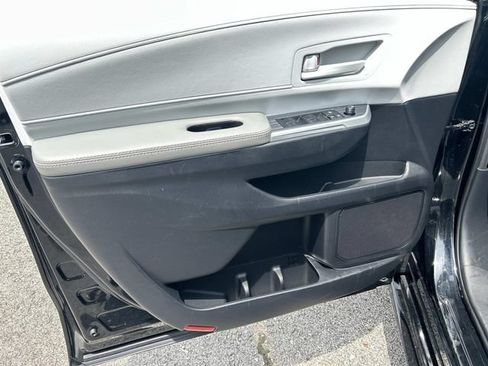 Used 2026 Toyota Sienna LE FWD image 18