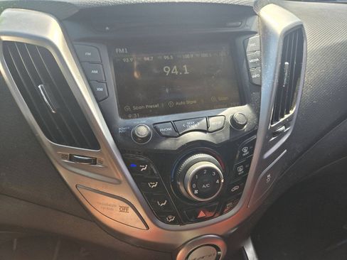 Used 2012 Hyundai Veloster w/ Style Pkg FWD image 12