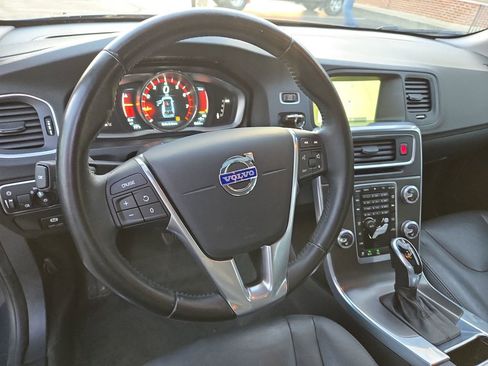 Used 2015 Volvo V60 T5 Premier image 15