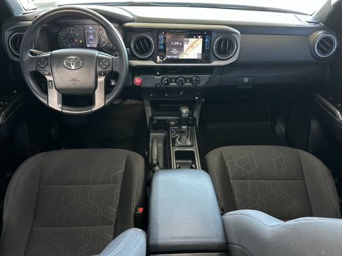 Used 2017 Toyota Tacoma TRD Sport w/ Tow Package image 12