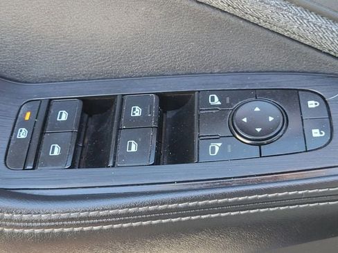 Used 2023 Nissan Rogue SV image 8