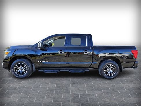 Used 2022 Nissan Titan SV w/ SV Convenience Package image 4