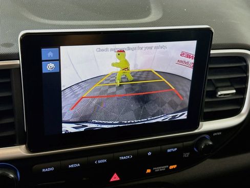 Certified 2024 Hyundai Venue SEL FWD image 6