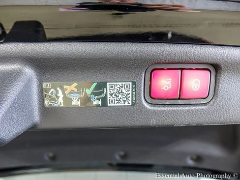 Used 2022 Mercedes-Benz C 300 4MATIC Sedan image 22