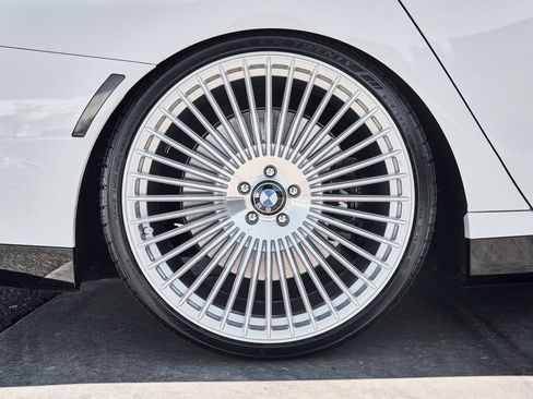 Used 2025 BMW 760i xDrive w/ Premium Package AWD/4WD image 18