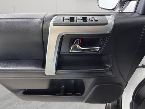 Used 2019 Toyota 4Runner SR5 AWD/4WD image 25
