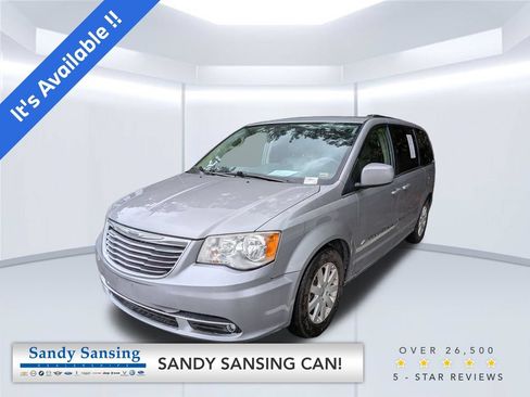 Used 2014 Chrysler Town & Country Touring FWD image 1