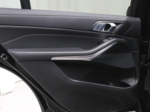 Used 2022 BMW X7 xDrive40i w/ Premium Package image 17