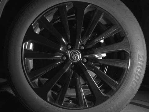 Used 2025 Toyota Highlander XSE image 14