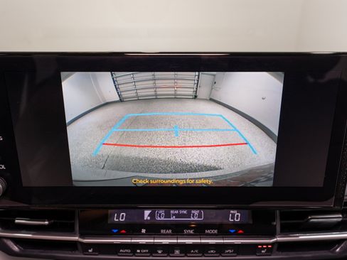 Used 2026 Toyota Sienna XLE FWD image 19