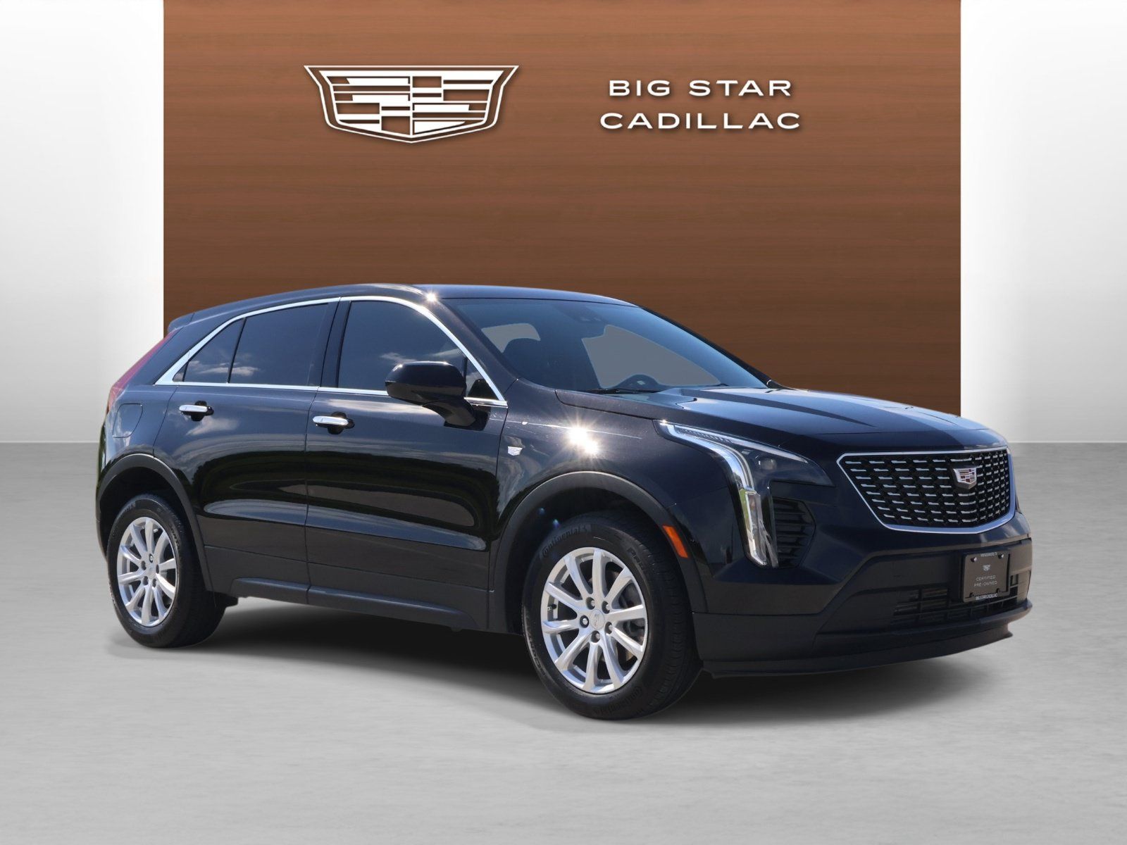 Used 2023 Cadillac XT4 Luxury w/ Cold Weather Package FWD image 7
