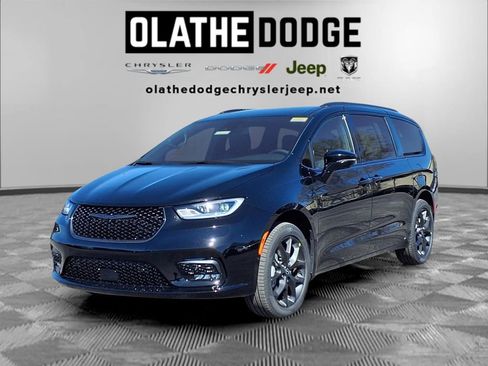 New 2026 Chrysler Pacifica Select AWD/4WD image 1