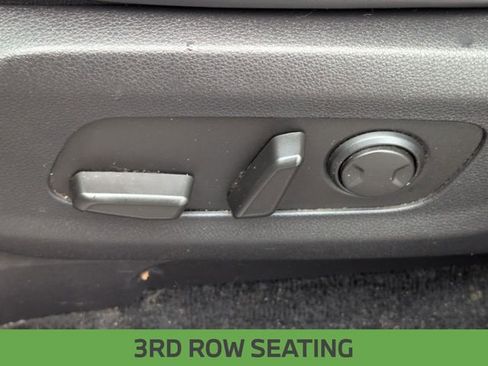 Used 2022 Kia Carnival LX image 16