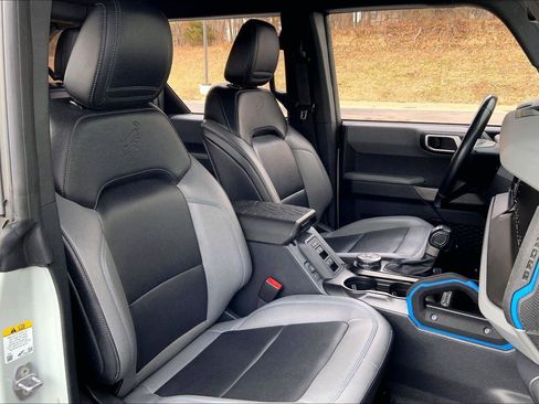 Used 2022 Ford Bronco Black Diamond image 7