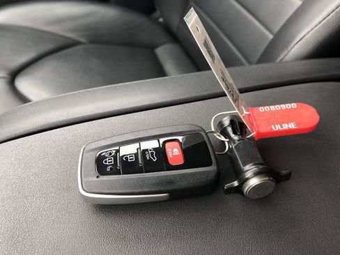 Used 2021 Toyota Highlander XLE image 31