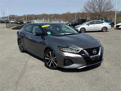 Used 2023 Nissan Maxima SL image 2