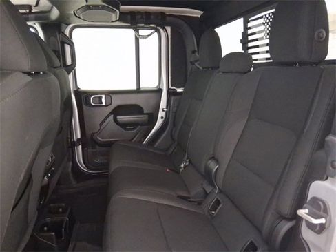 Used 2023 Jeep Gladiator Willys image 18