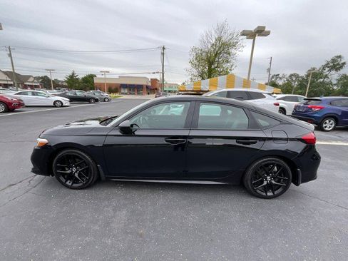 Used 2022 Honda Civic Sport image 2