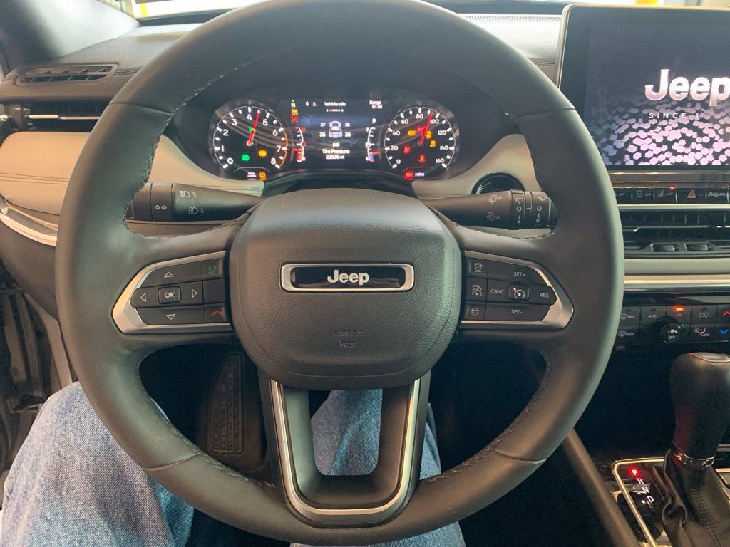 Used 2023 Jeep Compass Limited AWD/4WD image 4