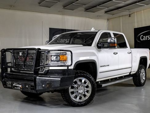 Used 2018 GMC Sierra 2500 Denali w/ Suspension Package, Off-Road AWD/4WD image 4