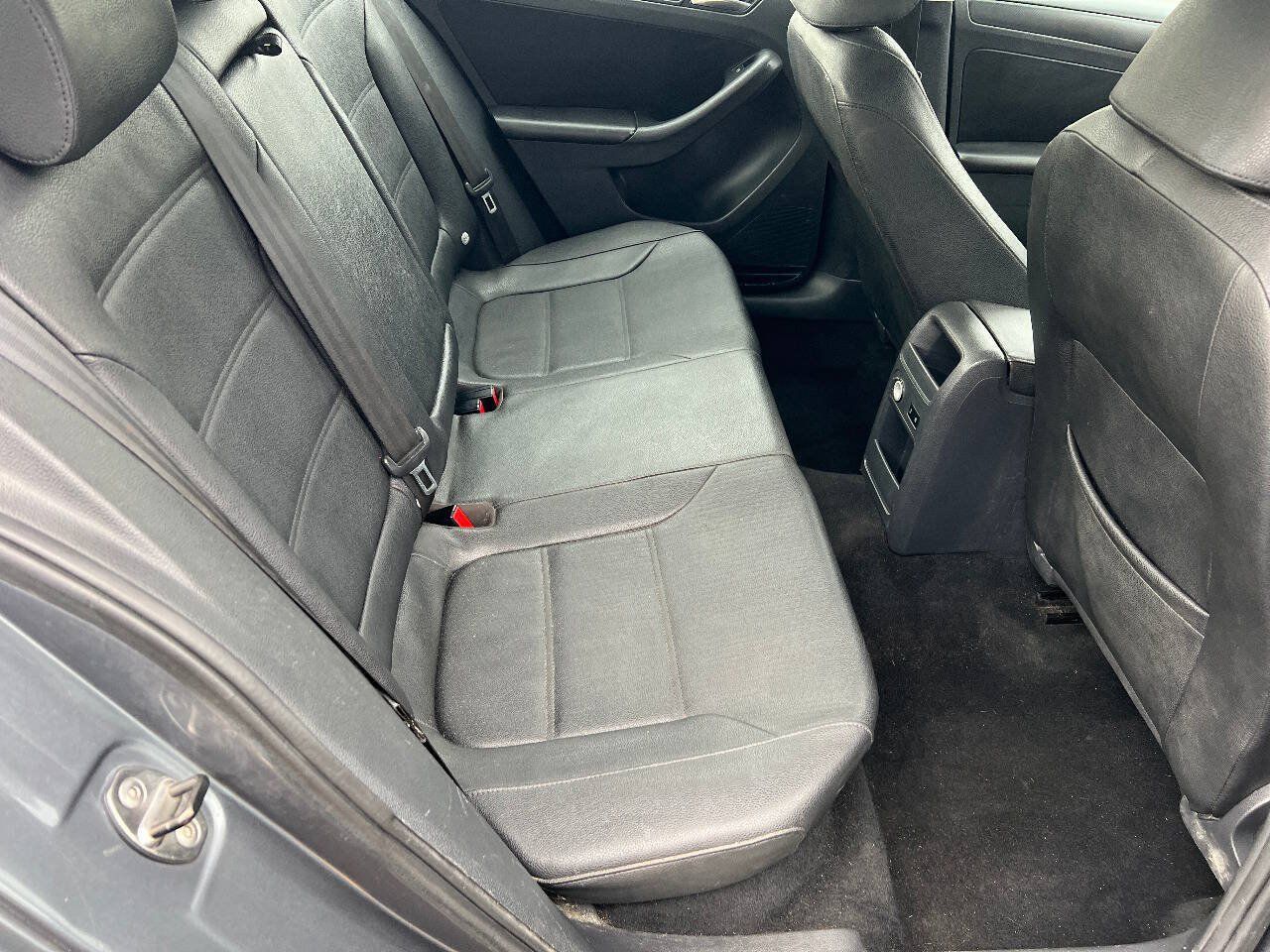 Used 2012 Volkswagen Jetta SE FWD image 22