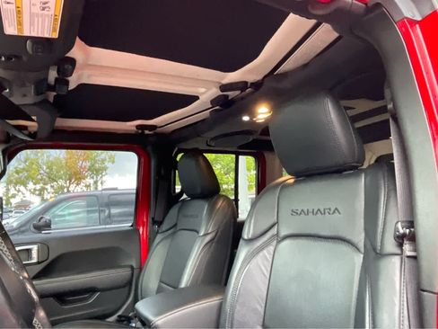 Used 2022 Jeep Wrangler Unlimited Sahara w/ LED Lighting Group AWD/4WD image 22