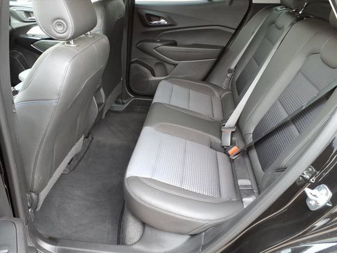 Used 2025 Chevrolet Trax LT FWD image 6