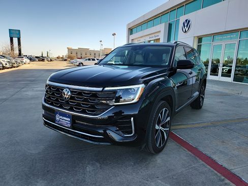 Used 2024 Volkswagen Atlas SEL Premium R-Line image 3