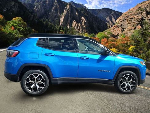 Used 2025 Jeep Compass Limited AWD/4WD image 2
