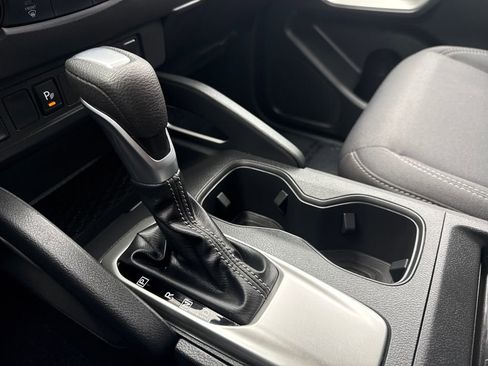 Used 2025 Nissan Frontier SV image 11