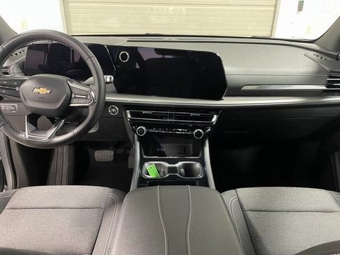 Used 2025 Chevrolet Traverse LT AWD/4WD image 13