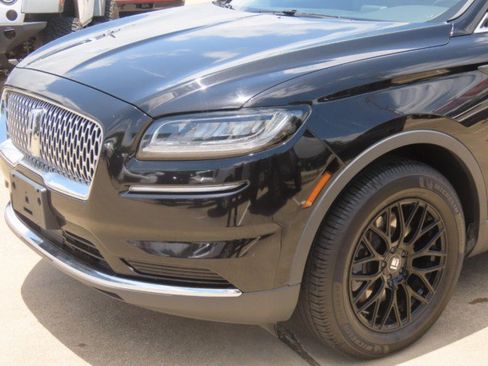 Used 2022 Lincoln Nautilus FWD w/ Premium Package image 3