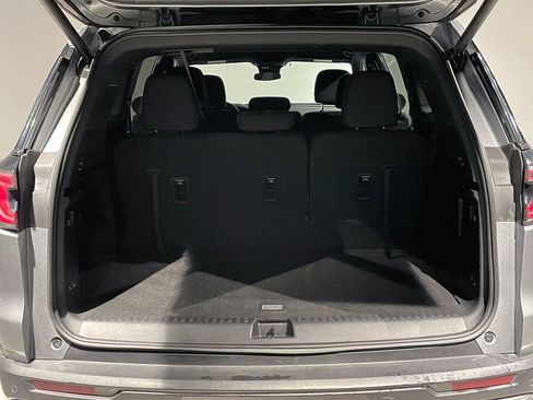 Used 2025 GMC Acadia Elevation image 5