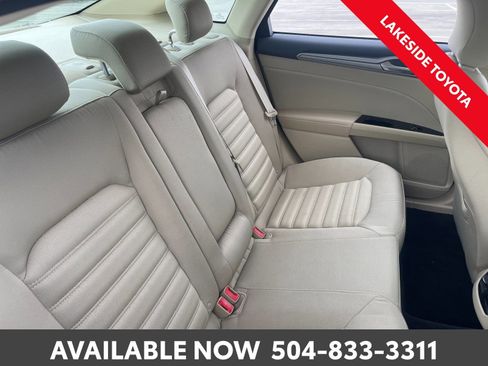 Used 2015 Ford Fusion SE image 19