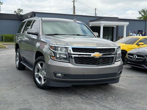 Used 2018 Chevrolet Tahoe LT w/ Luxury Package RWD image 9