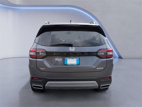 New 2025 Honda Pilot Touring image 8
