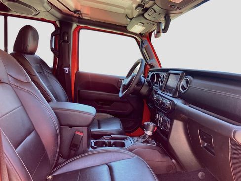 Used 2023 Jeep Wrangler Unlimited Sahara w/ Cold Weather Group AWD/4WD image 32