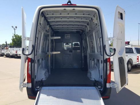Used 2021 Mercedes-Benz Sprinter 2500 image 12