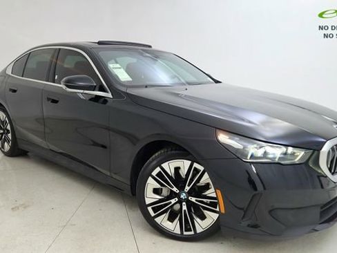 Used 2026 BMW 540i xDrive image 1