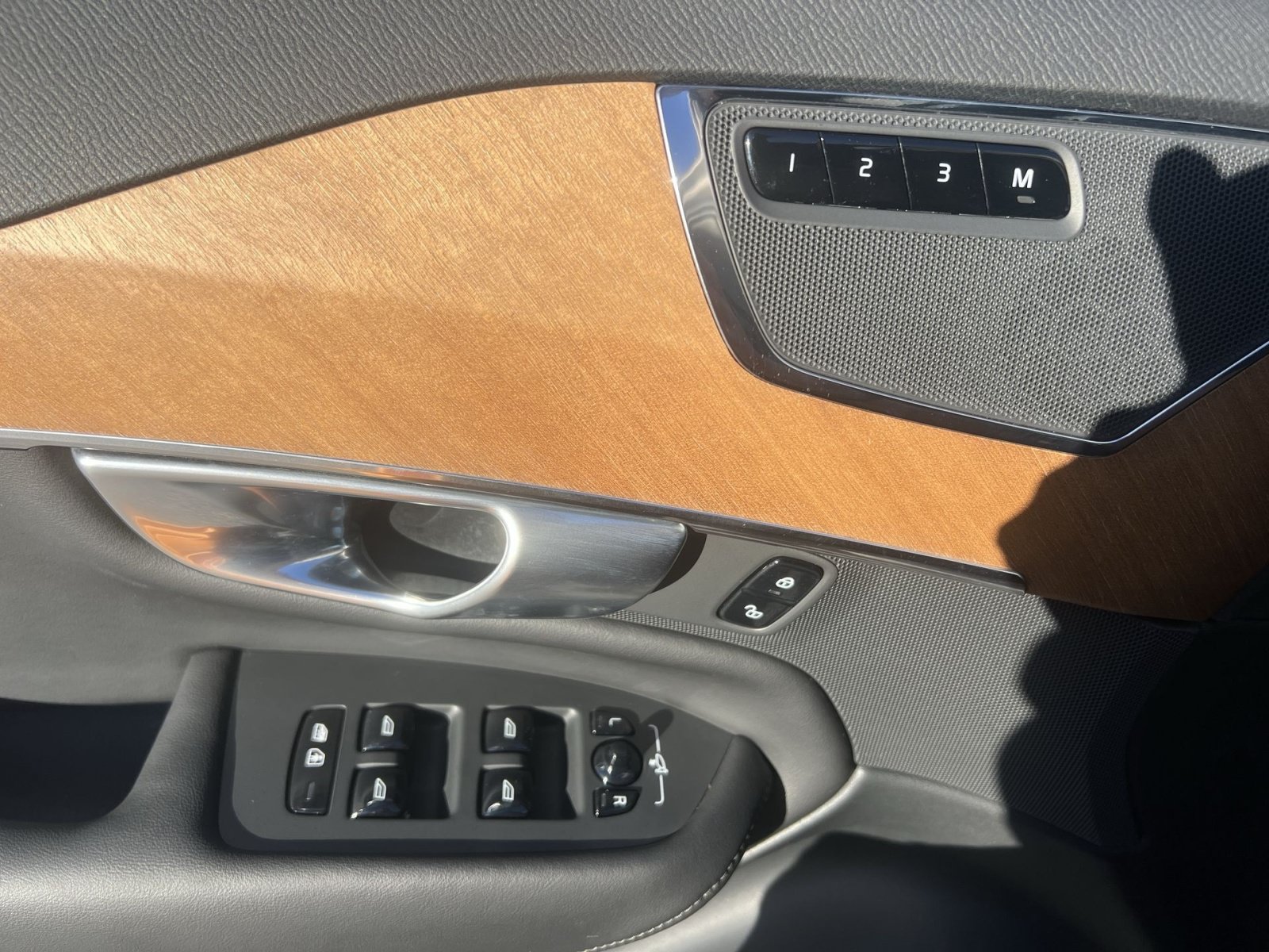 Certified 2024 Volvo XC90 B6 Plus w/ Protection Package Premier AWD/4WD image 15