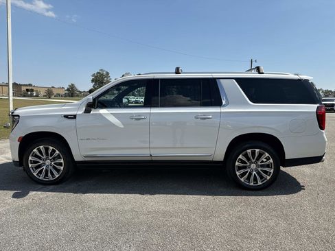 Used 2022 GMC Yukon XL Denali image 7