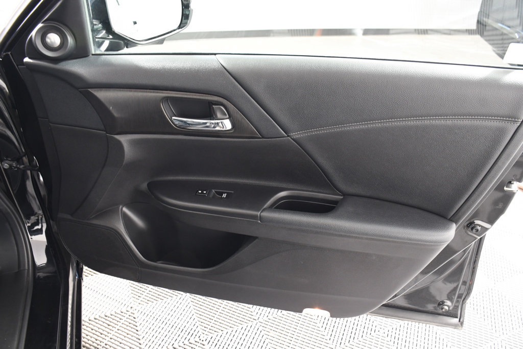 Used 2015 Honda Accord EX-L image 18