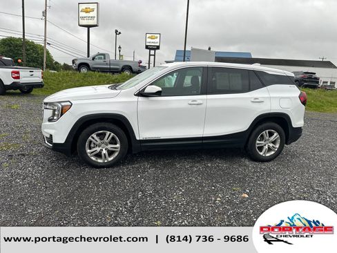 Used 2024 GMC Terrain SLE FWD image 2