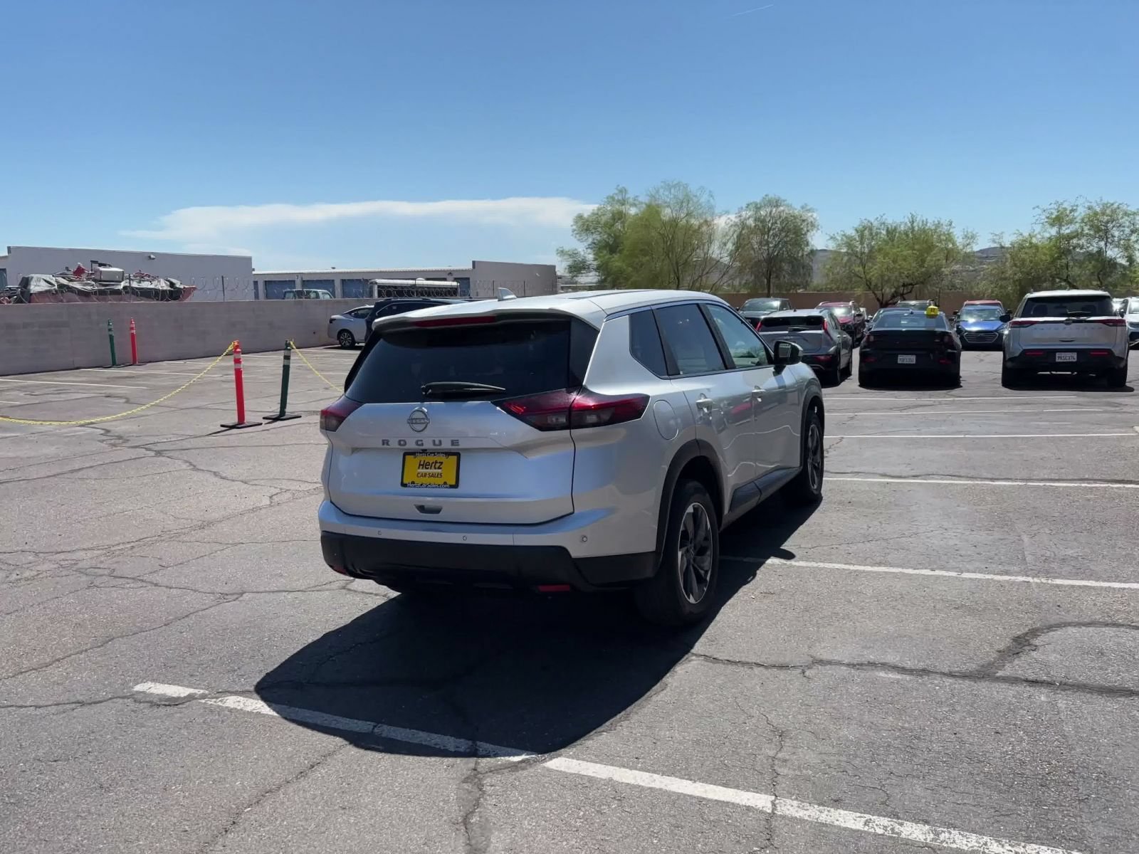 Used 2025 Nissan Rogue SV FWD image 14