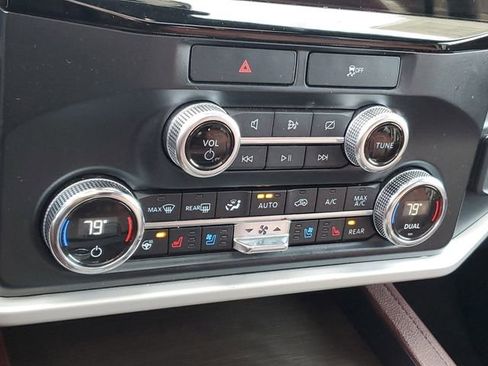 Used 2022 Ford Expedition Limited image 19