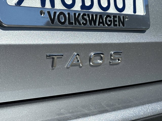 Certified 2025 Volkswagen Taos SE FWD image 30