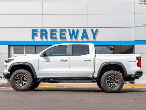 Used 2025 Chevrolet Colorado ZR2 w/ Technology Package image 2