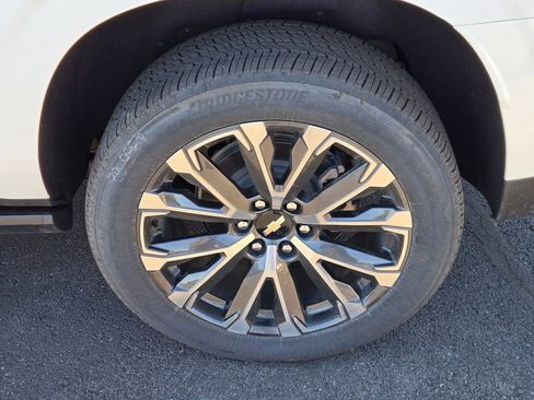 New 2025 Chevrolet Suburban High Country image 5